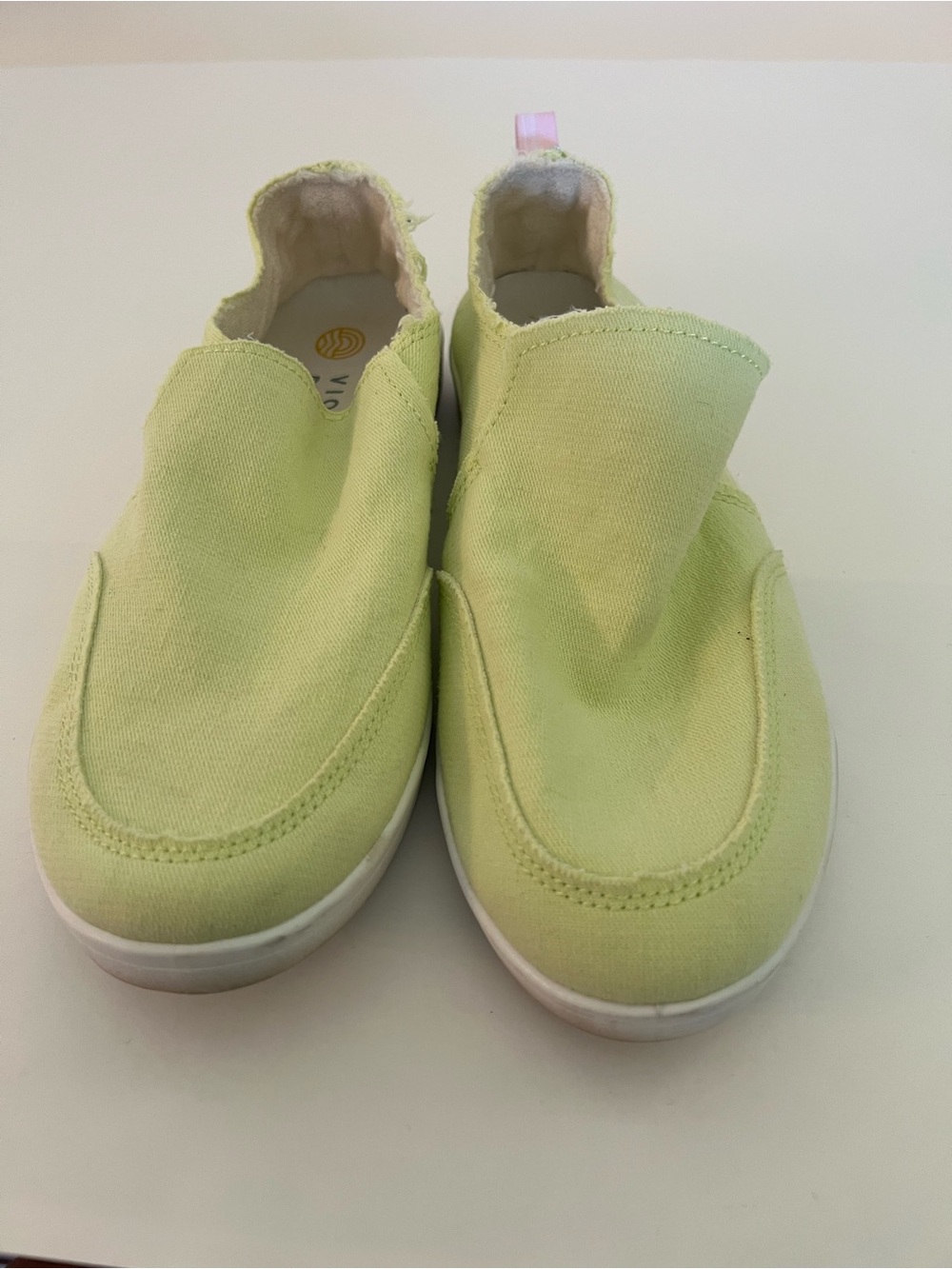 Women’s Vionic Slip-On Canvas Sneakers in Light Green Size 7